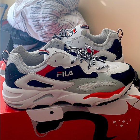 Fila size 9 only put on 2 times still got the box - Picture 1 of 4